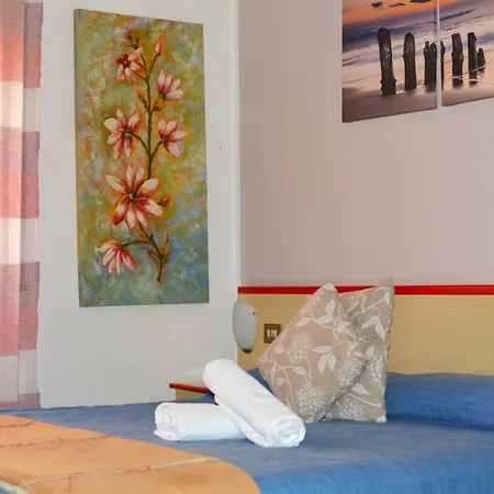 Отель La Madunina Варацце